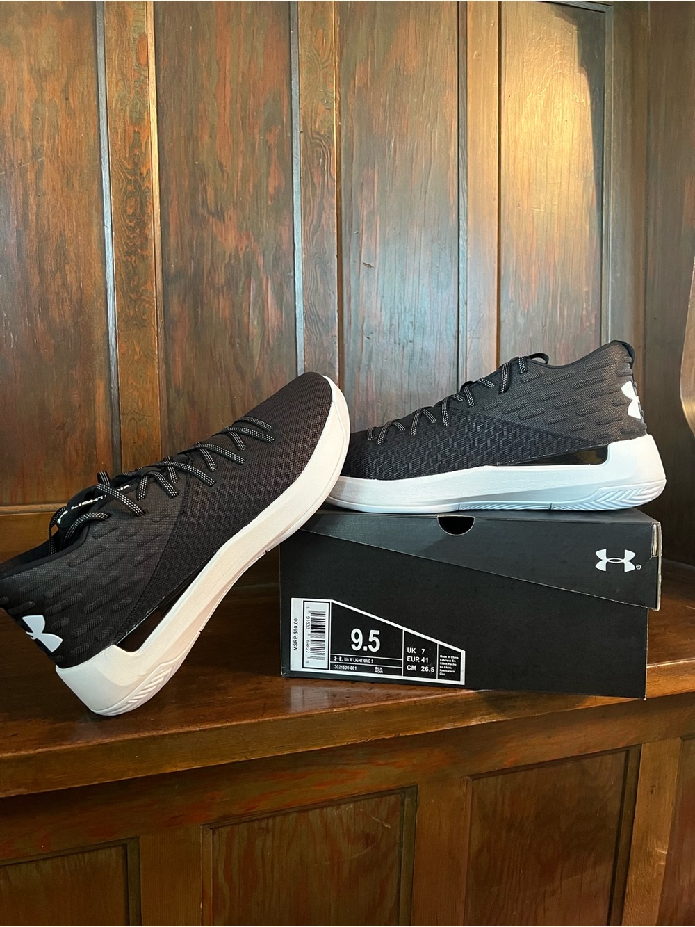 Under Armour Women’s Basketball shoes Size 9.5, new!